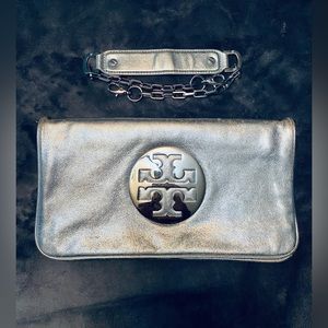 Tory Burch Bombe Reva Clutch in metallic silver colour